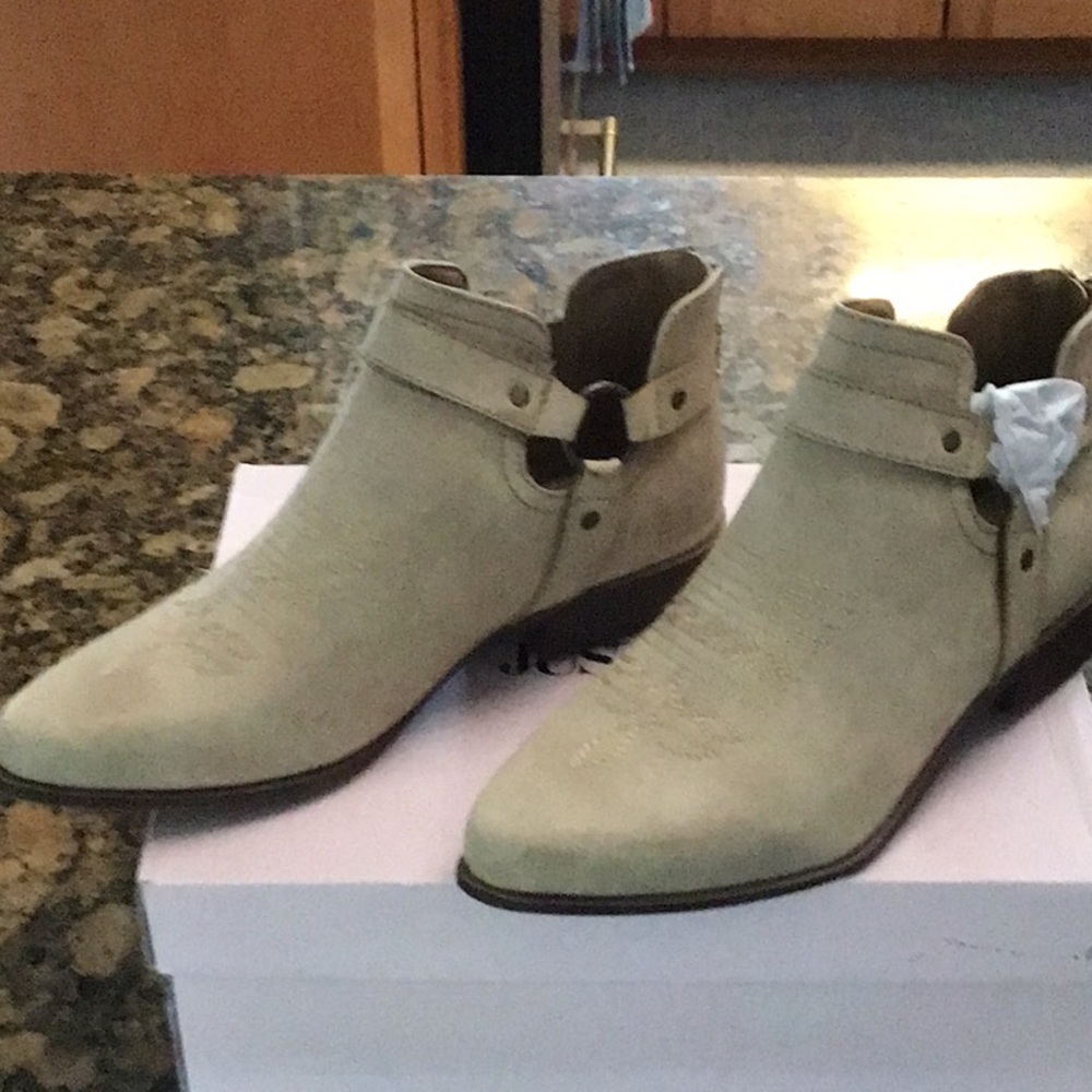 Ankle boots sand colour man made materials new